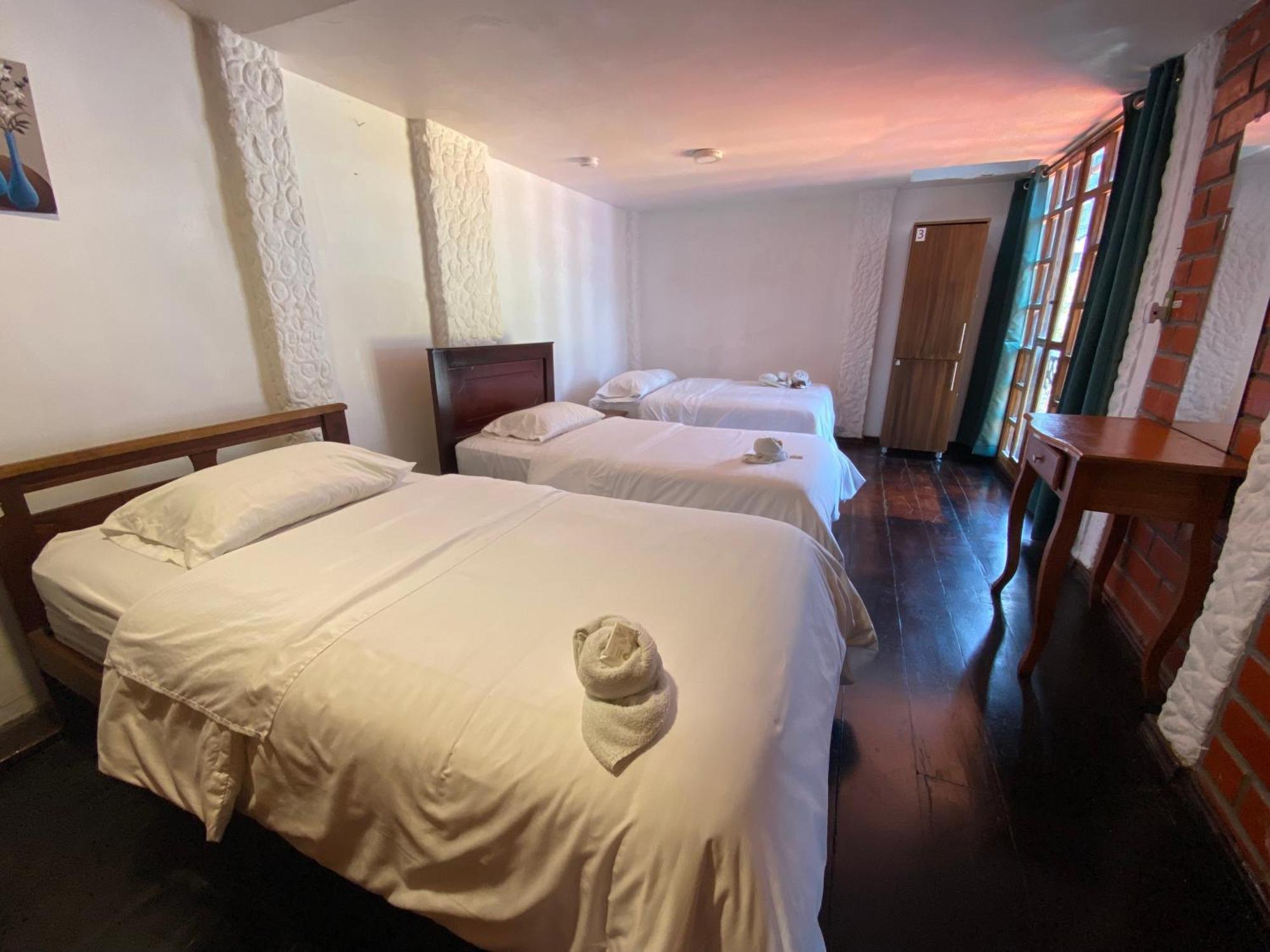 Garden House Hostal Banos  Ngoại thất bức ảnh