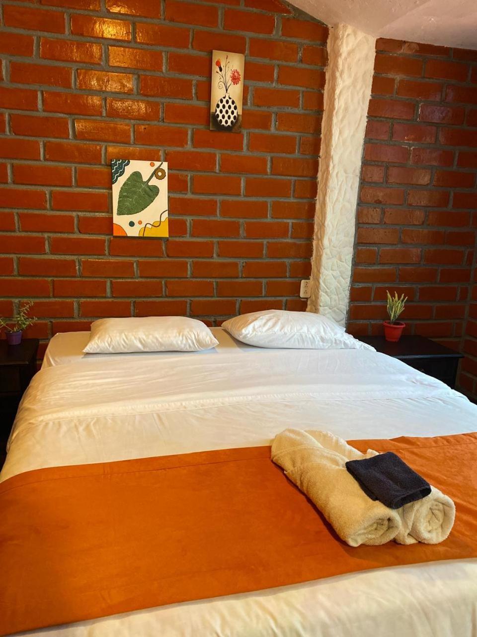 Garden House Hostal Banos  Ngoại thất bức ảnh