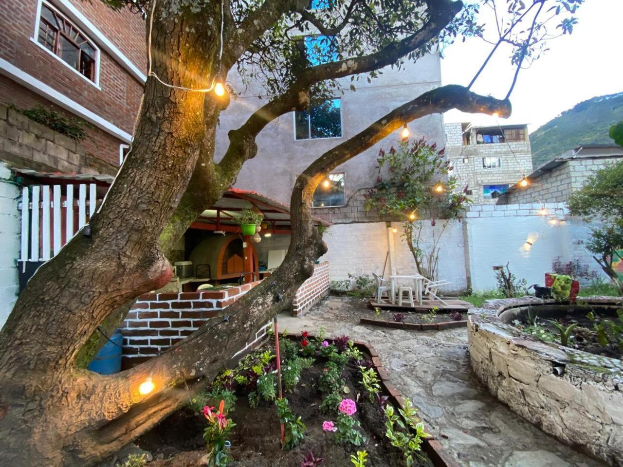 Garden House Hostal Banos  Ngoại thất bức ảnh